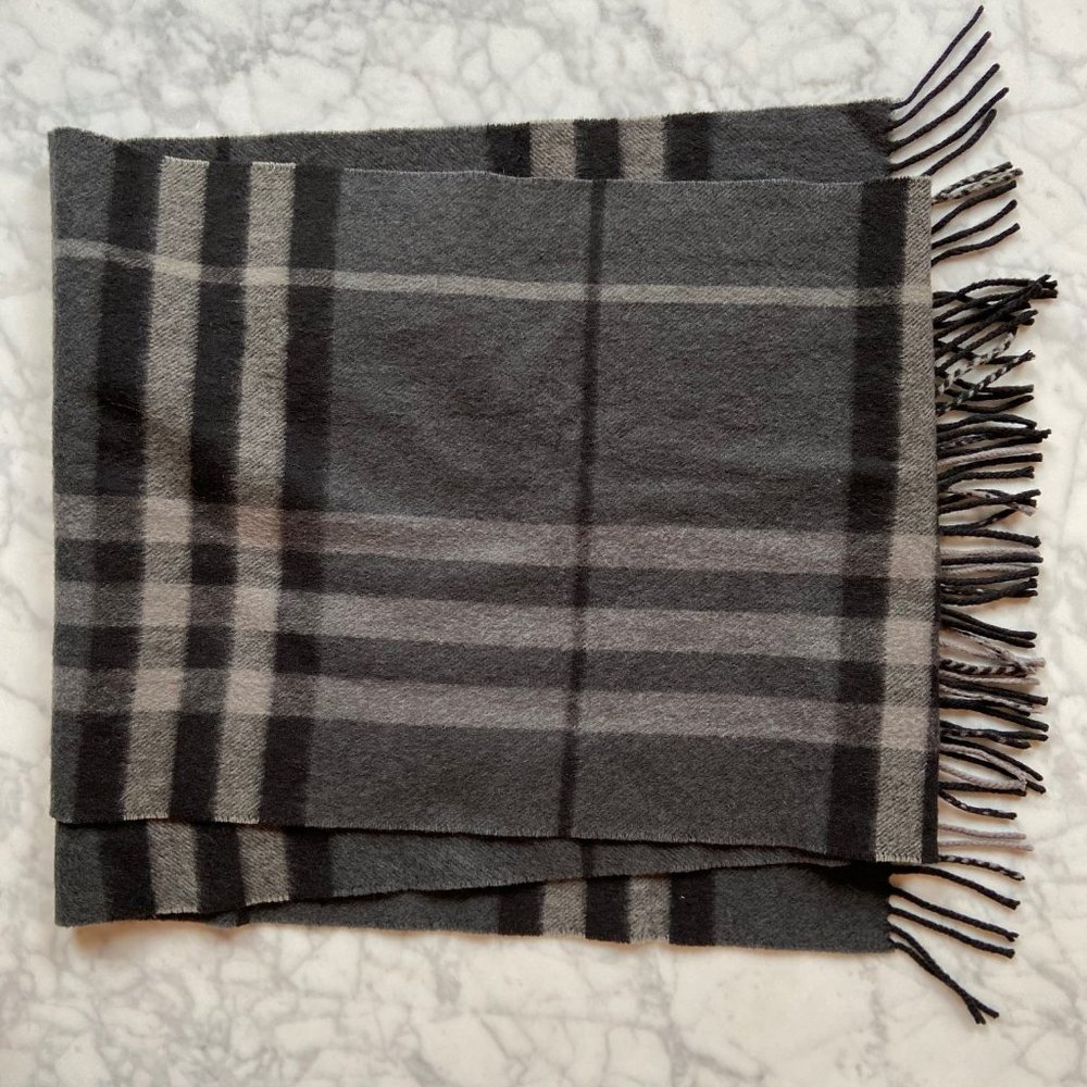 Burberry Scarf (gray classic check )
